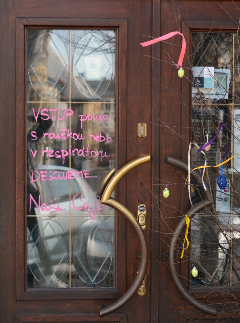 naše cafe noste roušky