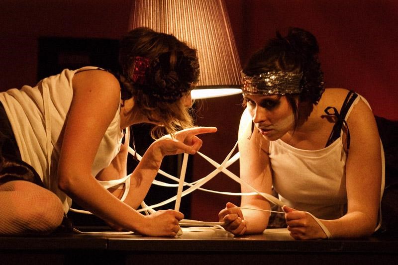 Dvojčata v podání Johany Vaňousové a Adély Nesrstové