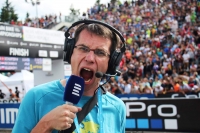 Sportovní reportér Jan Kodet v akci ve Vysočina aréně