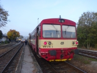 Motoráček do Městce Králové ve stanici Křinec