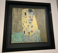 Polibek je vystaven ve vídeňské galerii Belvedere