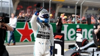 Bottas porazil Hamiltona a vybojoval pole position