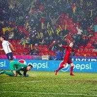 Jaromír Zmrhal oslavuje svůj gól na 2:0