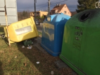 Převržené odpadky