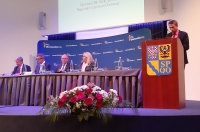 Karel Havlíček, Andrej Babiš, Ladislav Okleštěk, Klára Dostálová a Vladimír Lichnovský (všichni ANO) v kongresovém sálu Pegasus