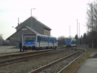 První osobní vlak do Drahanovic, na kterém jela jednotka Stadler GTW, přijíždí do stanice Příkazy.