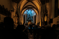 DOMA. Každoročně zahajuje Hudba pomáhá adventní čas koncerty v kostele sv. Petra a Pavla v rodných Morašicích.