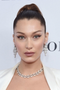 Bella Hadid má téměř dokonalý tvar brady a očí
