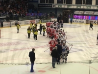 Vzájemné loučení obou soupeřů