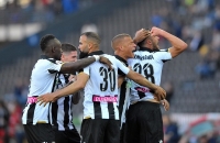 Fotbalisté Udinese se radují z rychlého vedení