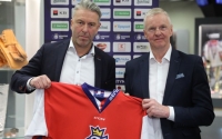 Generální manažer Petr Nedvěd s novým trenérem národního týmu Kari Jalonenem