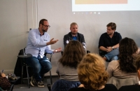 Hosté diskuze o regionální žurnalistice. Zleva: Martin Dostál, Radek Wiglasz a Jakub Mikel. 