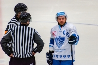 Kapitán UP Pavel Skopal v diskuzi s rozhodčími