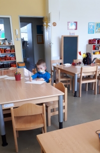 Děti si přes den hrají 