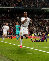 První gól Vinícia Juniora do sítě FC Barcelony