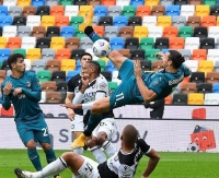 Ibrahimovič dává rozhodující branku do sítě Udinese