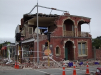 Dům po zemětřesení v roce 2011