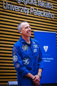 Andrew Feustel při přednášce na Univerzitě Palackého