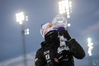 Johannes Thingnes Bö potřetí získal velký křišťálový glóbus. 