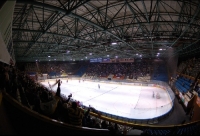 V hale se převážně hraje hokej nebo je zde otevřené bruslení pro veřejnost