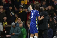 Marcos Alonso upozorňuje zdravotníka na kolaps fanouška