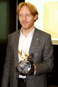 Karel Janeček s novou podobou sošky. 