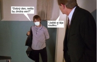 Ani snímek Pelíšky neunikl satiře