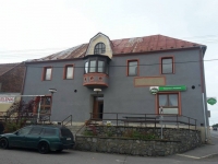 Hospoda U Prezidenta. Skanzen Strany práv občanů, jehož kult při životě drží jen média a zájem turistů