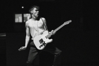 Foto z natáčení videoklipu Boys Don't Cry