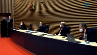 V aule PdF se při tzv. grilování nacházeli pouze kandidáti, volební komise a pracovníci audiovizuální produkce. Akademická obec se musela spokojit kvůli protiepidemickým opatřením s online účastí.