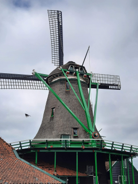 Větrný mlýn v městě Zaandam
