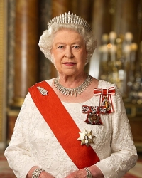Královna Alžběta II. se i ve vysokém věku těší pevného zdraví a radosti z pravnoučat