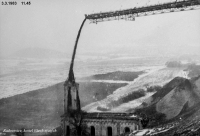 Zasypávání kostela v Radovesicích