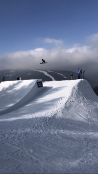 Jakub Hroneš na prvním skoku slopestylu