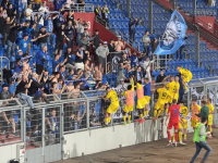 Hráči Sigmy slaví se svými fanoušky postup do finále