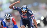 Mathieu van der Poel oslavuje vítězství