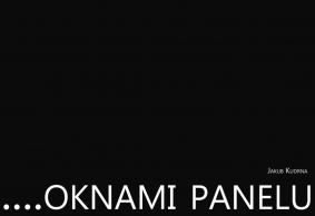 Oknami panelu