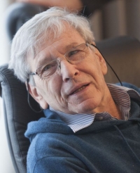 Amos Oz