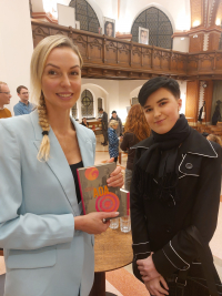 Fotografie s autorkou knihy Veronikou Jonášovou