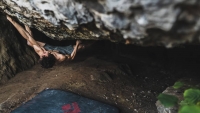 Adam Ondra při boulderingu