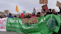 Studenti po celém světě bojují za lepší klima