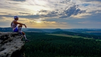 Štěpán Dvořák podniká pravidelné běžecké výlety v přírodě.
