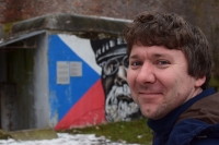 Petr Zavadil před krytem civilní obrany v Bezručových sadech 