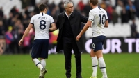 Jose Mourinho se svými novými svěřenci po zápase s West Hamem