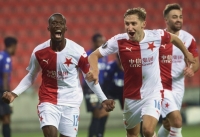 Jan Kuchta a Abdallah Sima radující se z gólu