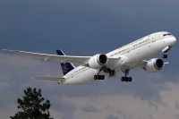 Boeing 787-9 aorolinky Saudia Airlines při vzletu v Istanbulu.