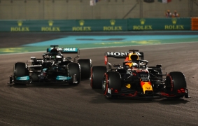Lewis Hamilton a Max Verstappen - tato dvojice dojela společně na prvních dvou místech čtrnáctkrát