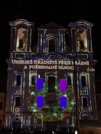 Vánoční videomapping na kostele svatého Františka Xaverského v Uherském Hradišti