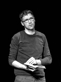 Lukáš Hejlík na scéně Divadla na Šantovce