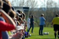 Fotbaloví fanoušci si budou muset na mistrovská utkání ještě počkat